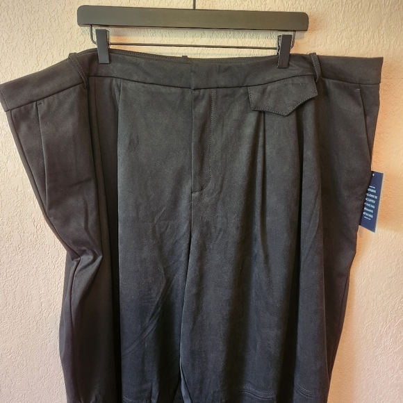 Eloquii × Barkwood Black Faux Suede Cropped Trousers - Picture 3 of 12